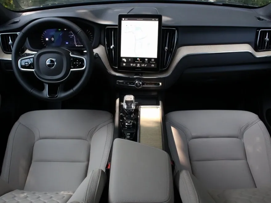 2026 Volvo XC60 B5 Core photo 1