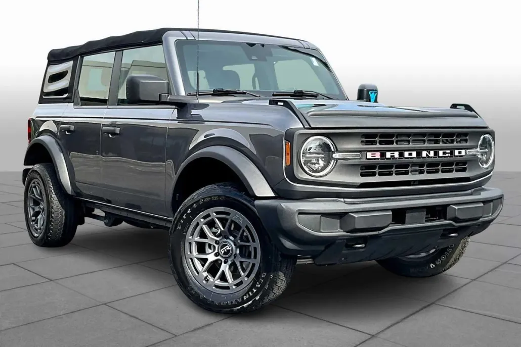 2022 Ford Bronco Base photo 1