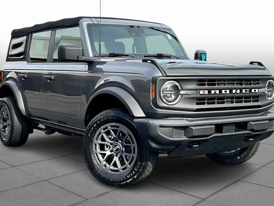 2022 Ford Bronco Base photo 1