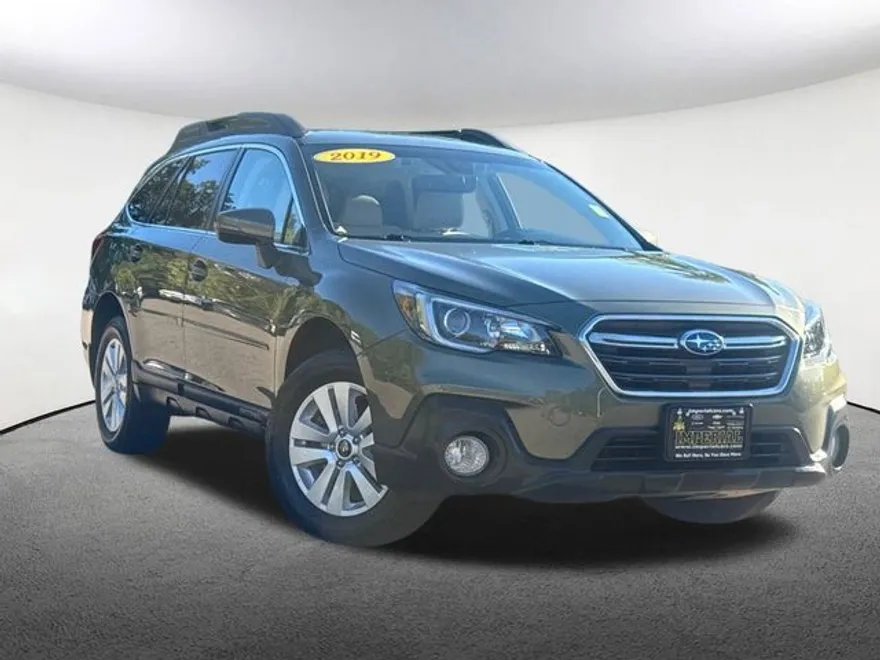 2019 Subaru Outback 2.5i Premium photo 1