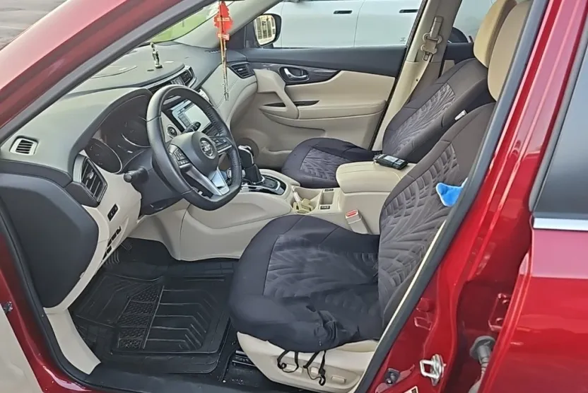 2020 Nissan Rogue SV photo 1