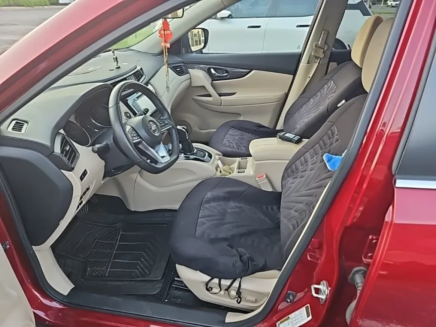 2020 Nissan Rogue SV photo 1