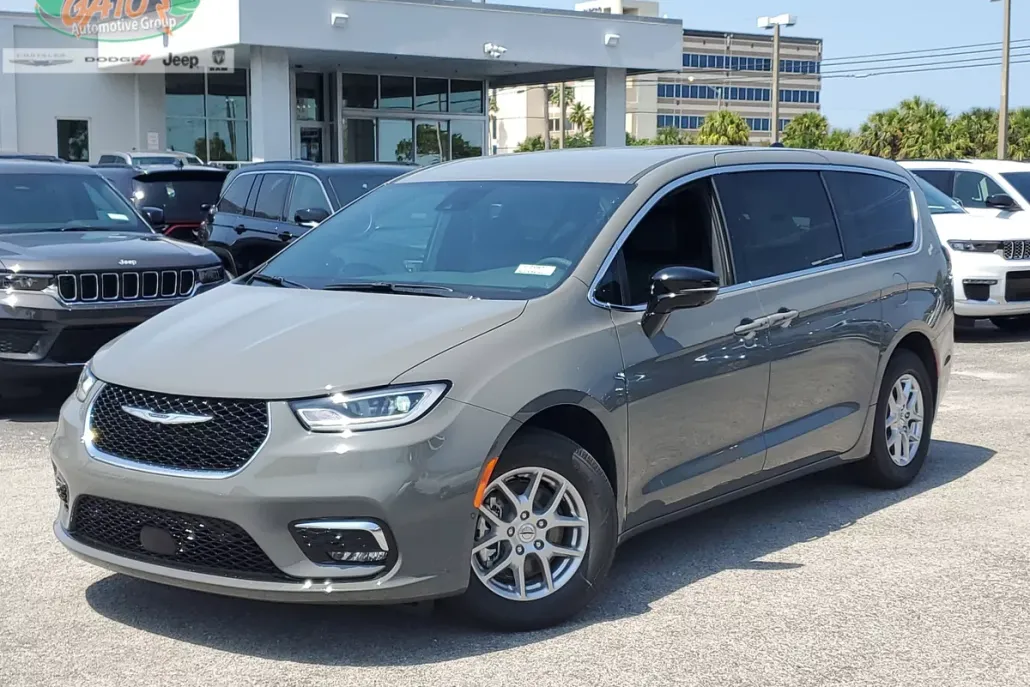 2025 Chrysler Pacifica photo 1
