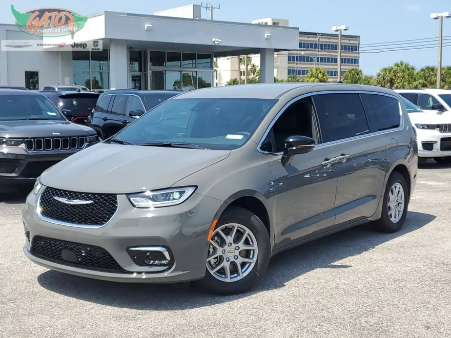 2025 Chrysler Pacifica photo 1