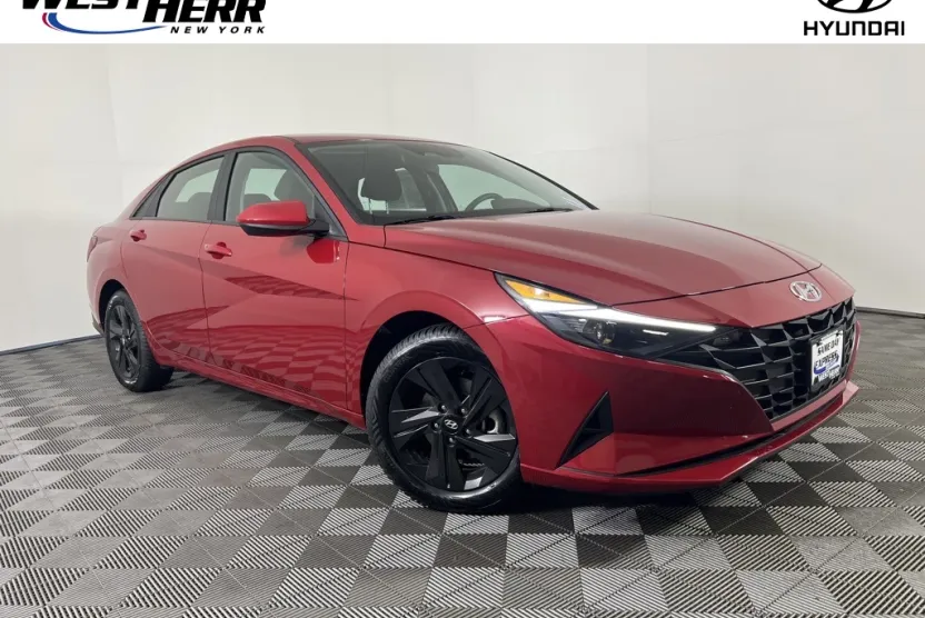 2023 Hyundai Elantra SEL photo 1