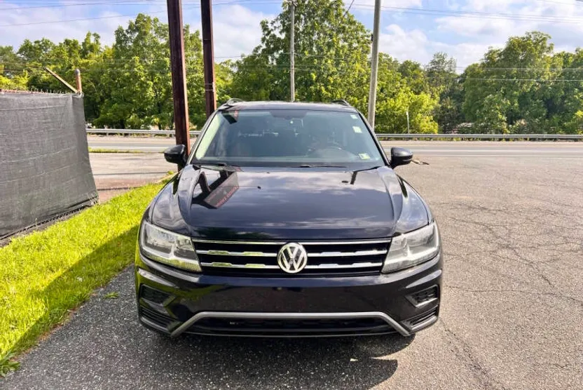 2018 Volkswagen Tiguan SEL photo 1