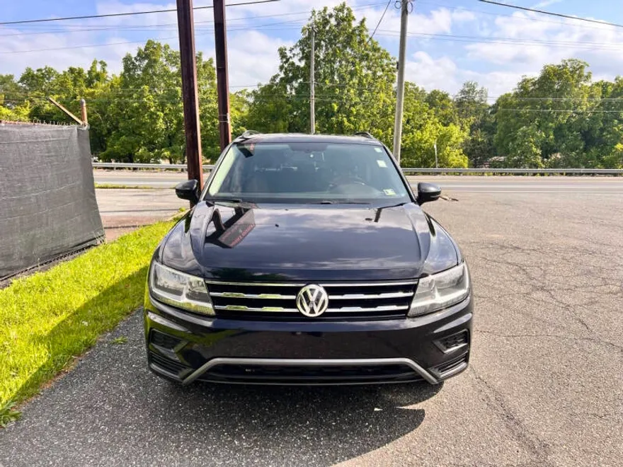 2018 Volkswagen Tiguan SEL photo 1
