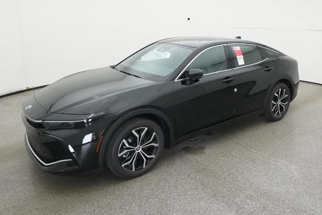 2026 Toyota Crown XLE photo 1
