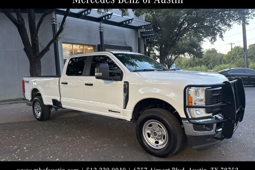 2023 Ford F-350 photo 1