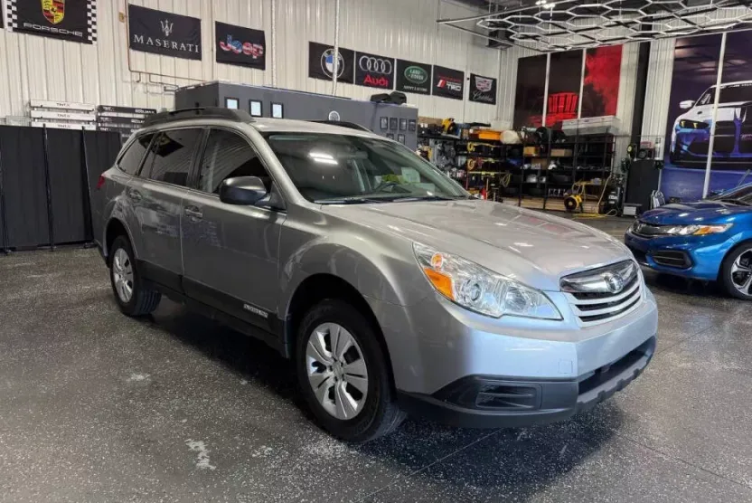 2011 Subaru Outback 2.5i photo 1