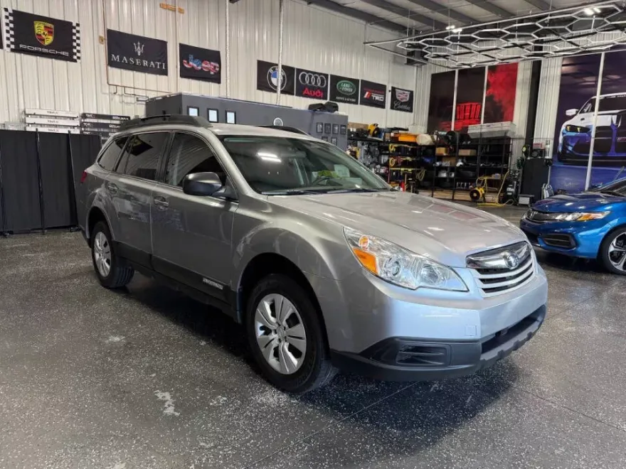 2011 Subaru Outback 2.5i photo 1