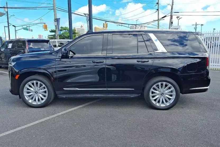 2024 Cadillac Escalade Luxury photo 1