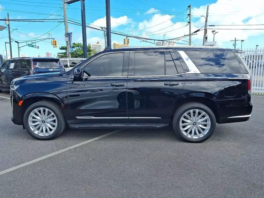 2024 Cadillac Escalade Luxury photo 1