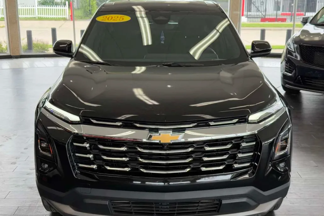 2025 Chevrolet Equinox LT photo 1