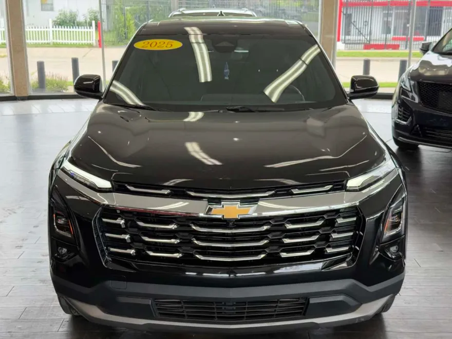 2025 Chevrolet Equinox LT photo 1