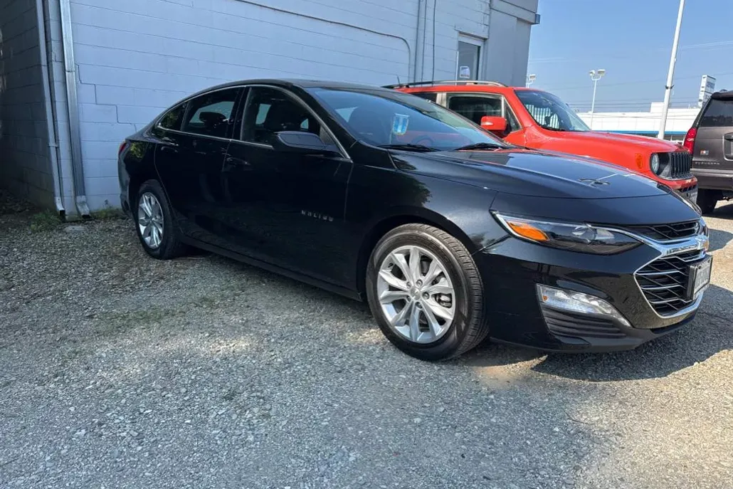 2024 Chevrolet Malibu 1LT photo 1