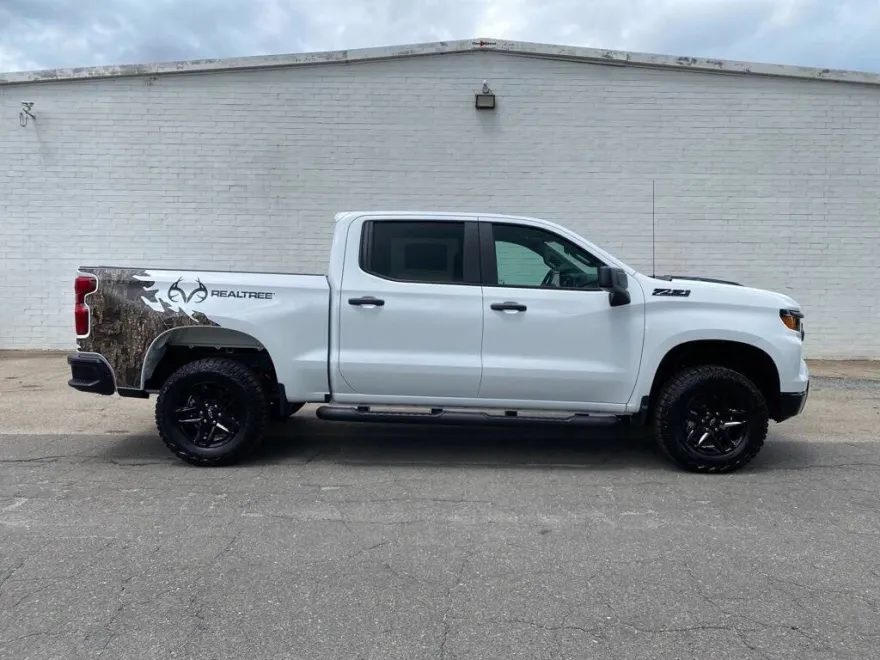 2025 Chevrolet Silverado 1500 Custom Trail Boss photo 1