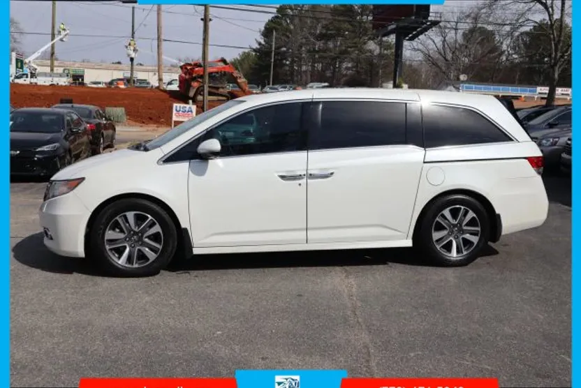 2015 Honda Odyssey Touring photo 1