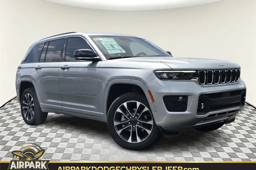 2025 Jeep Grand Cherokee Overland photo 1