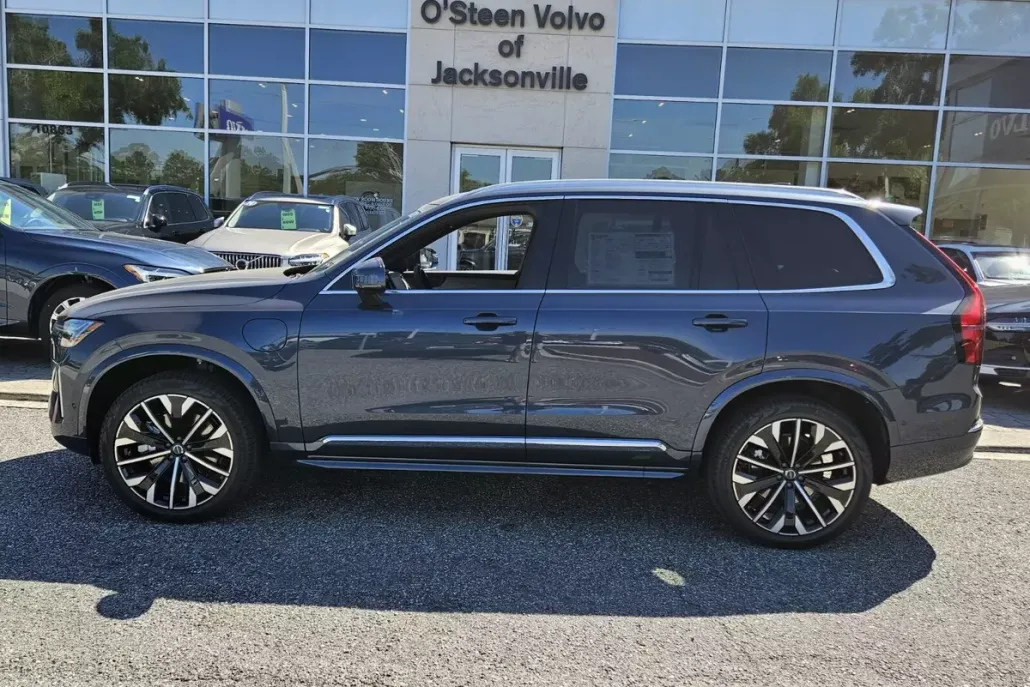 2025 Volvo XC90 T8 Plus photo 1