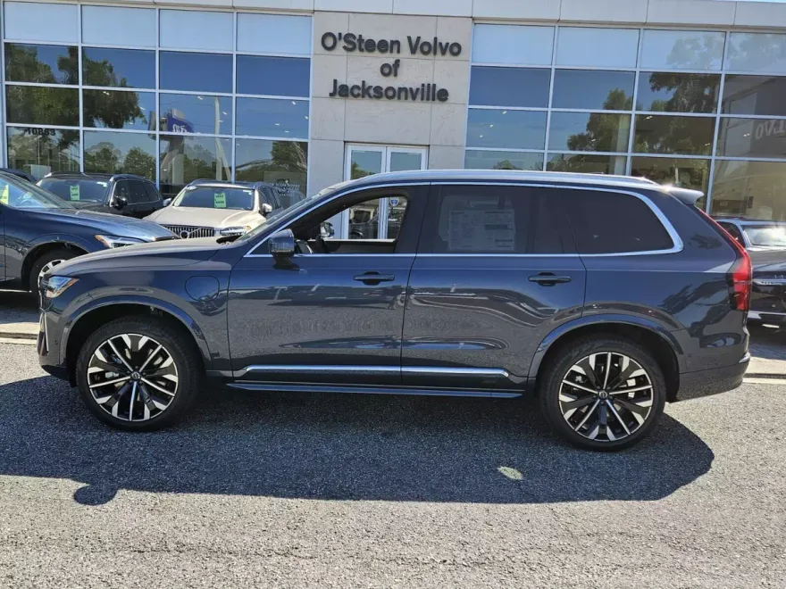 2025 Volvo XC90 T8 Plus photo 1