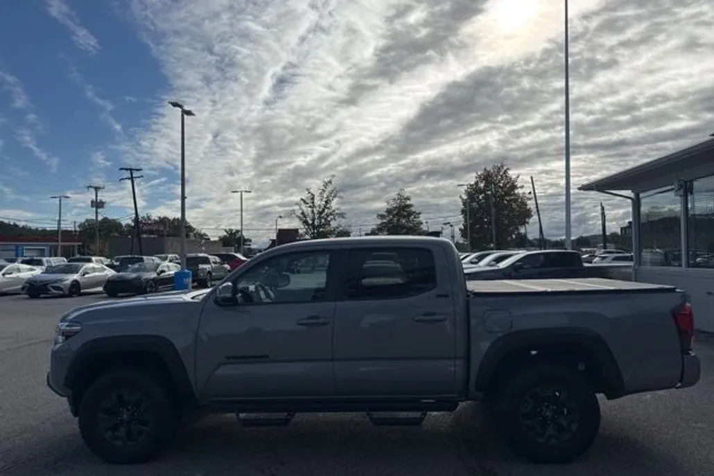 2021 Toyota Tacoma SR5 V6 photo 1