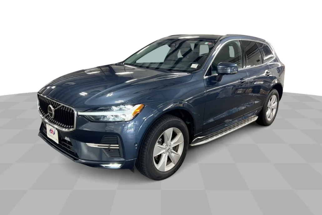 2022 Volvo XC60 Momentum photo 1