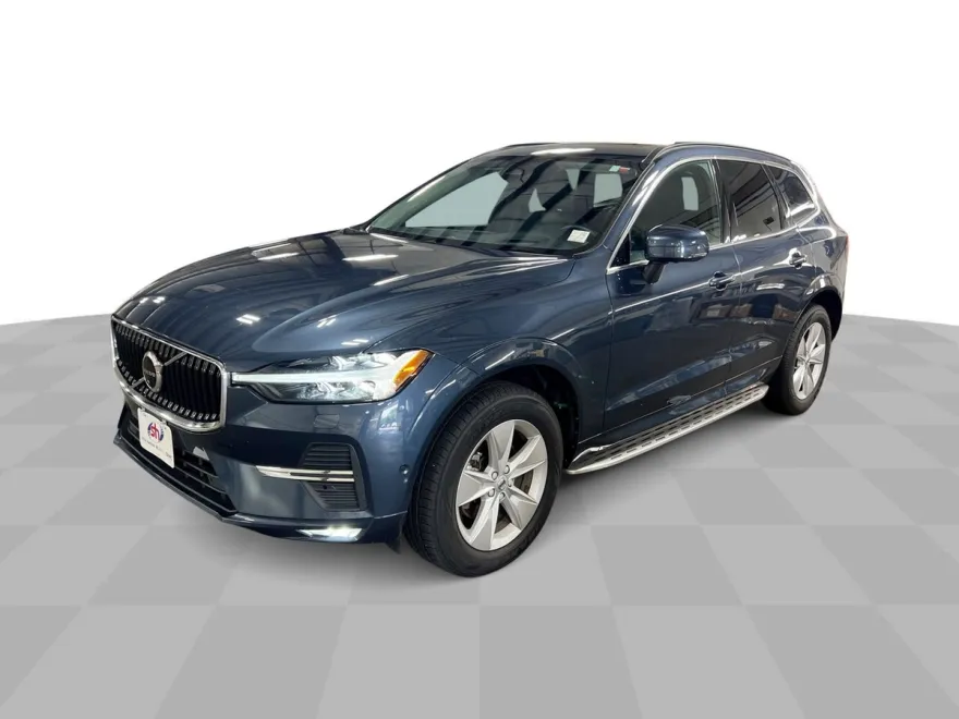 2022 Volvo XC60 Momentum photo 1