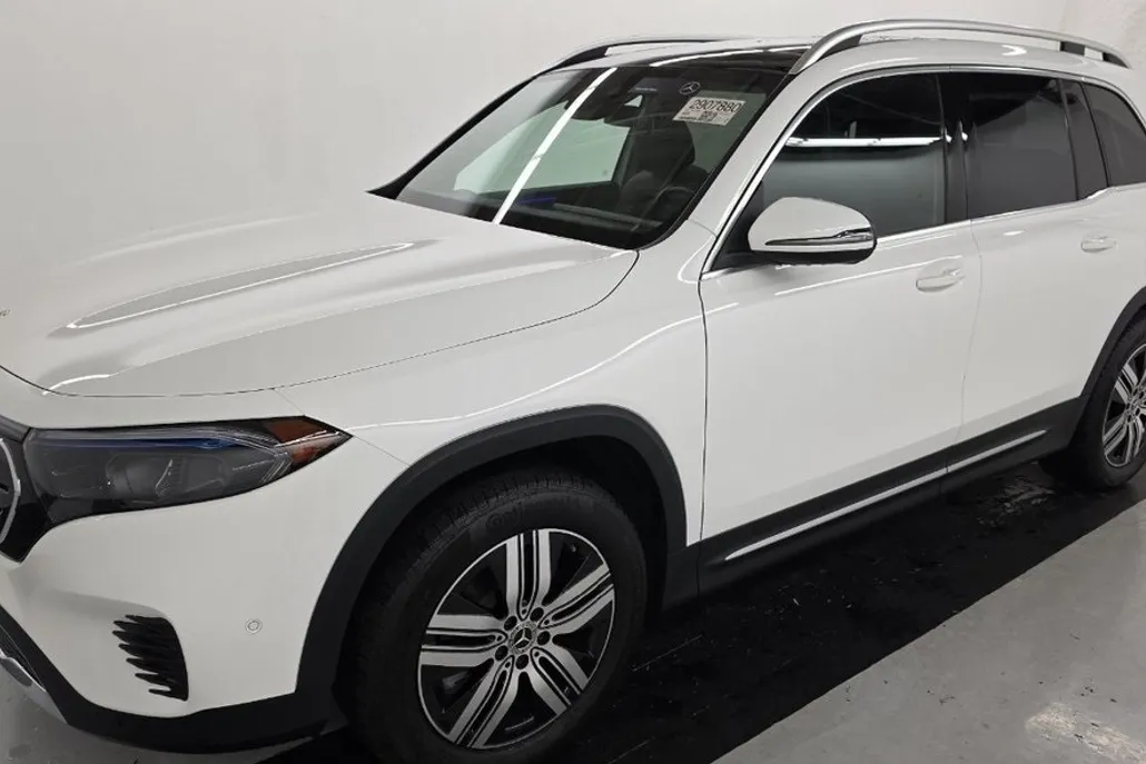 2023 Mercedes Benz EQB 300 4MATIC photo 1