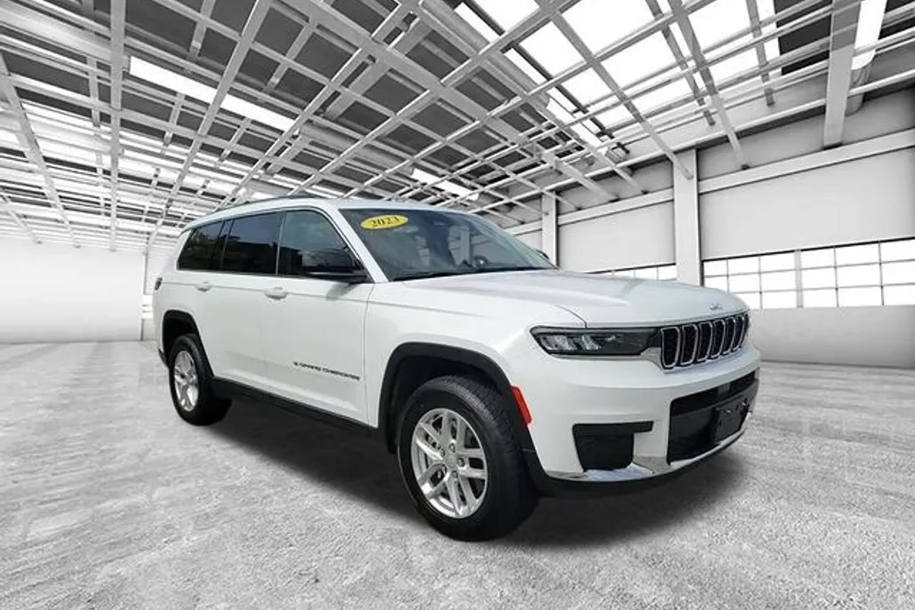 2023 Jeep Grand Cherokee Laredo photo 1