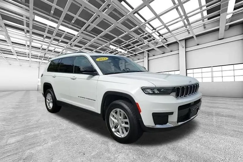 2023 Jeep Grand Cherokee Laredo photo 1