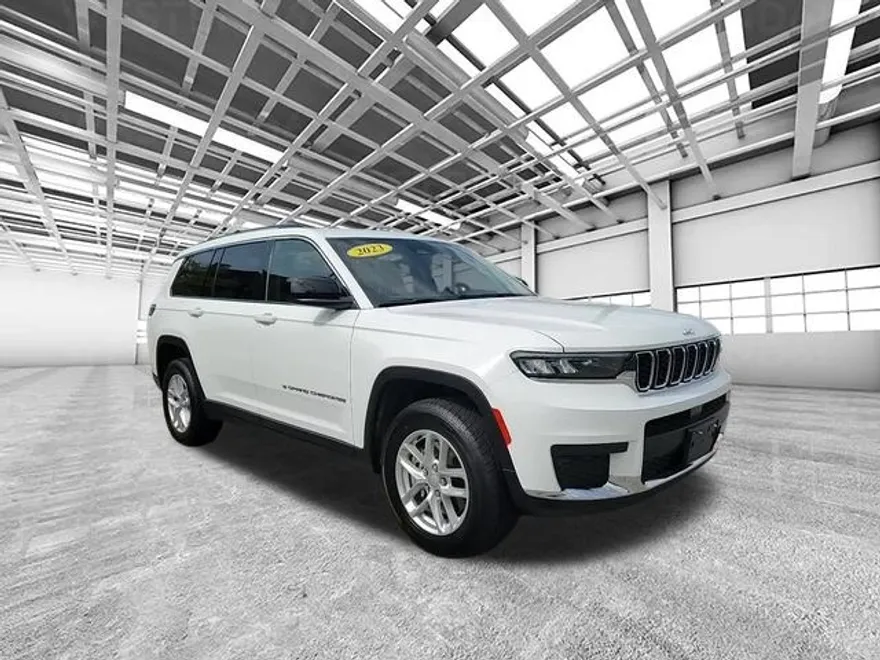 2023 Jeep Grand Cherokee Laredo photo 1
