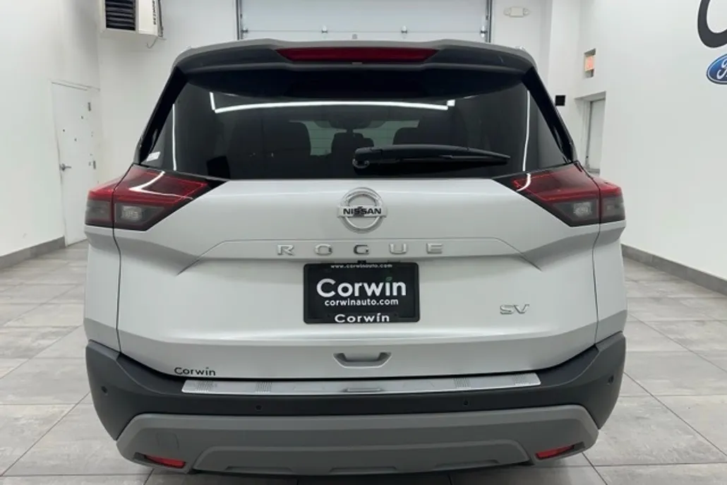 2021 Nissan Rogue SV photo 1
