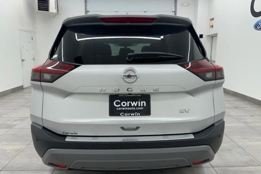 2021 Nissan Rogue SV photo 1