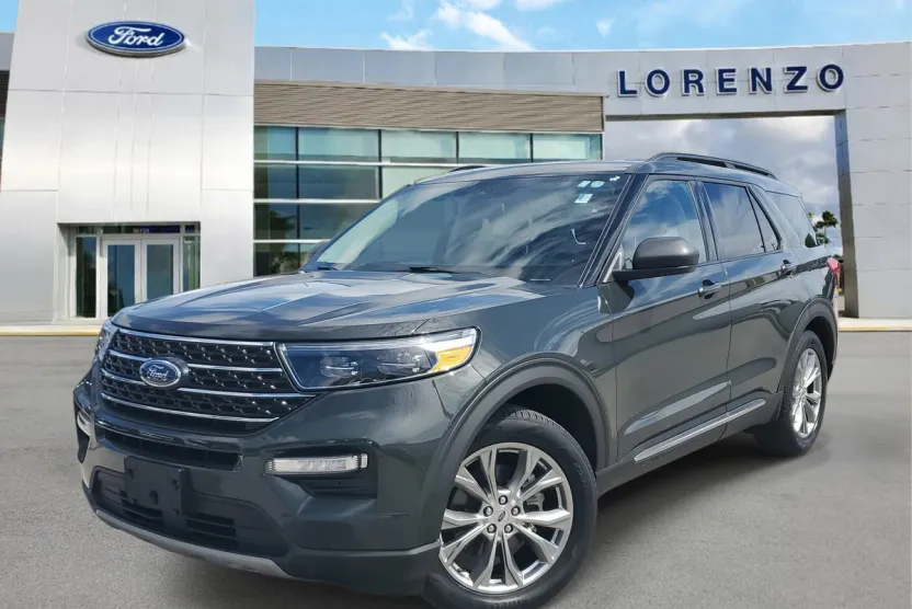 2022 Ford Explorer XLT photo 1
