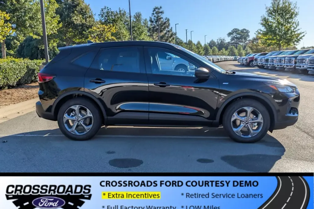 2025 Ford Escape ST-Line photo 1