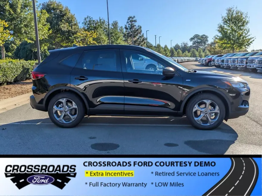 2025 Ford Escape ST-Line photo 1