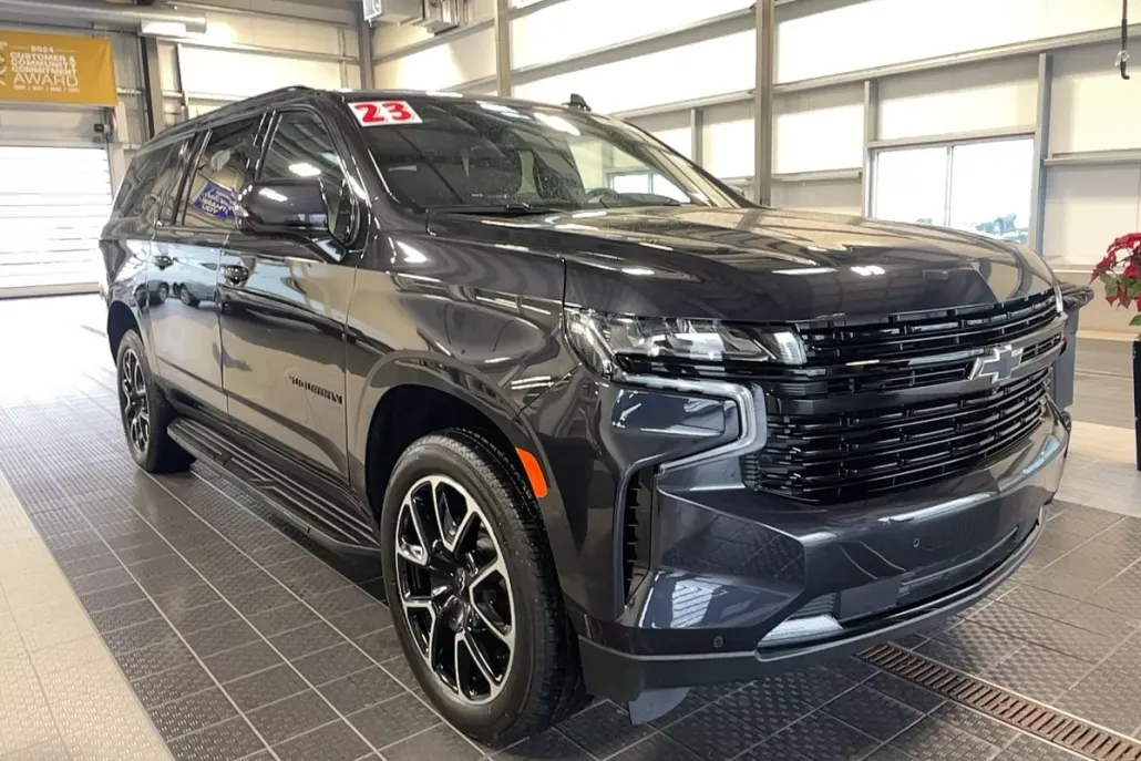 2023 Chevrolet Suburban RST photo 1