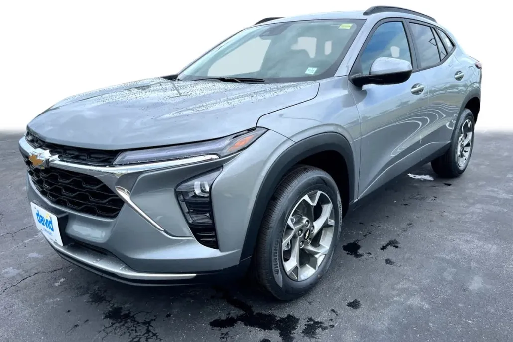 2025 Chevrolet Trax LT photo 1