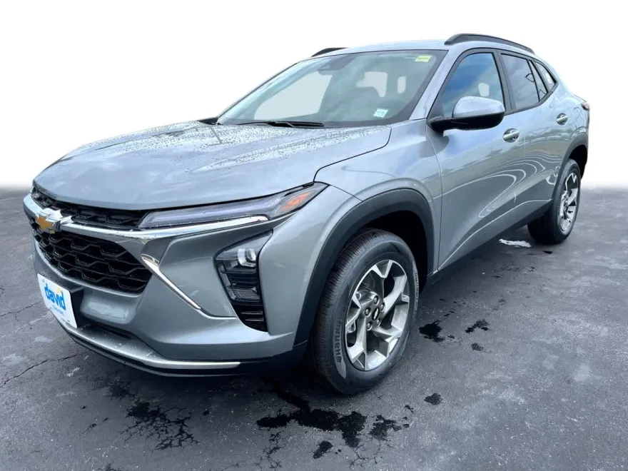 2025 Chevrolet Trax LT photo 1