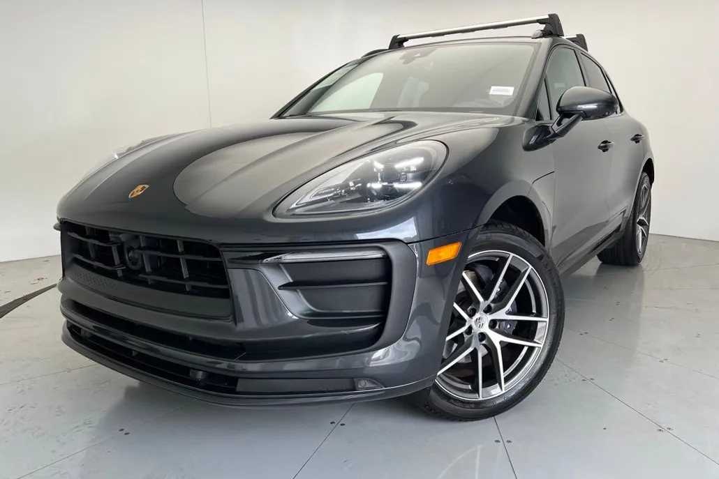 2025 Porsche Macan photo 1