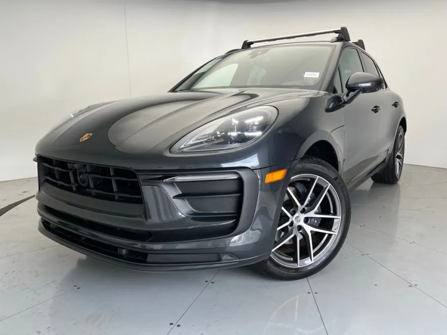 2025 Porsche Macan photo 1