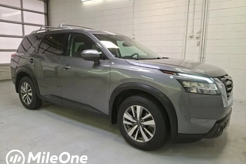 2022 Nissan Pathfinder SL photo 1