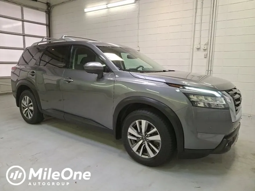 2022 Nissan Pathfinder SL photo 1