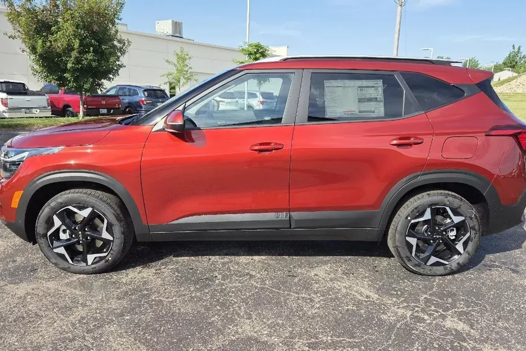 2025 Kia Seltos S photo 1