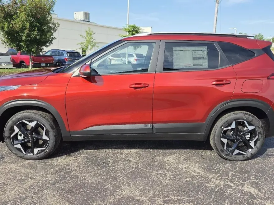 2025 Kia Seltos S photo 1