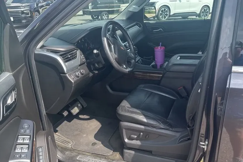 2017 Chevrolet Tahoe LT photo 1