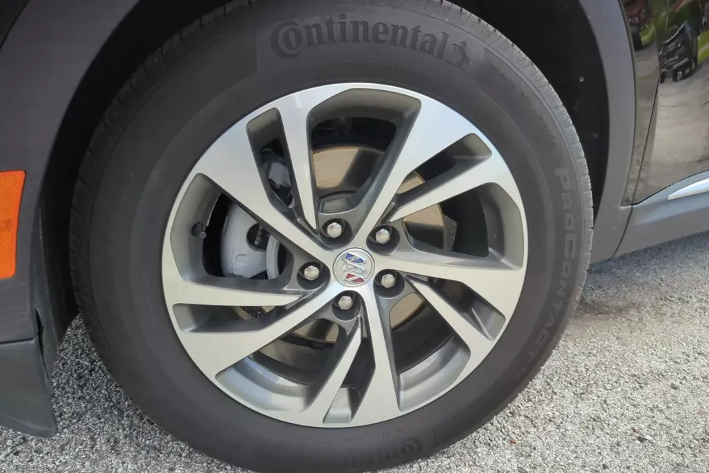 2022 Buick Envision Essence photo 1