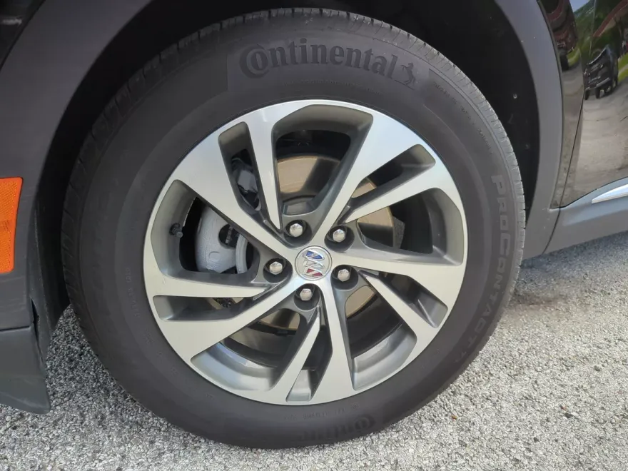2022 Buick Envision Essence photo 1