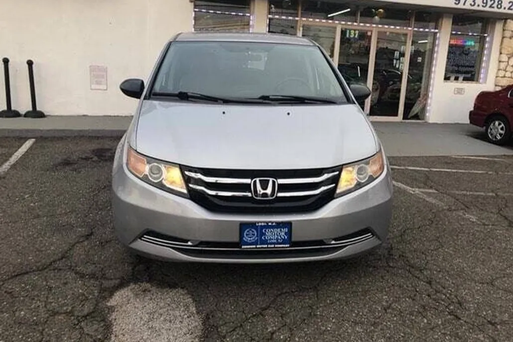 2014 Honda Odyssey LX photo 1